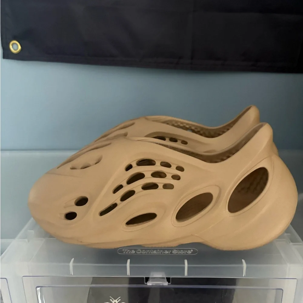 Yeezy foam runner. - Picture 2 of 9